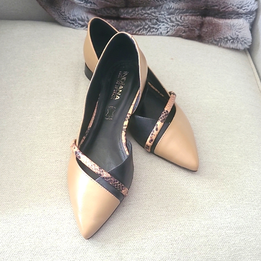 iNDiANA Women's Tan And Black Leather Flats - Size 8